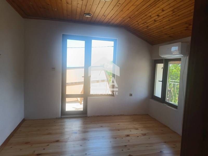 Ексклузивно от ЕРА Лайф! Двуетажна къща с морска панорама под наем, Ви