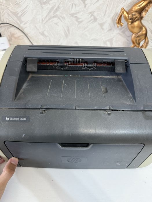 Продам принтер HP LazerJet 1010