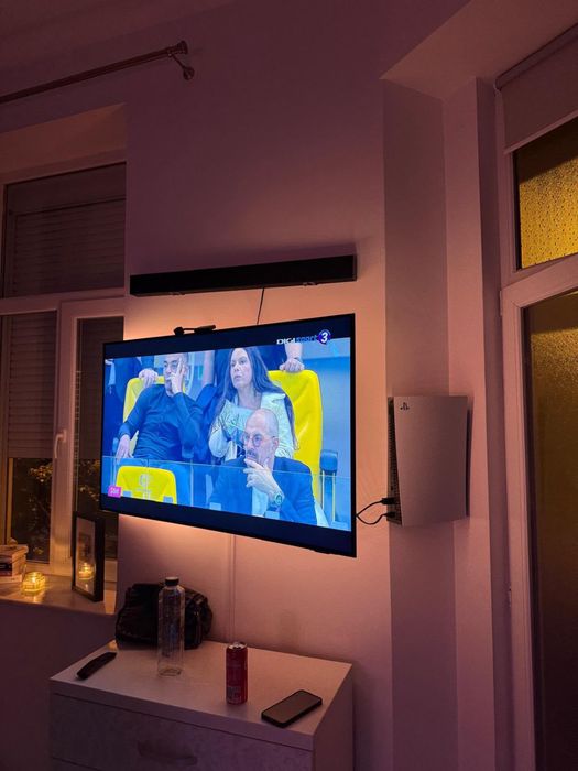 Samsung QLED 4K 50” (125 cm) + Govee Ambilight cu cameră + Suport pentru perete