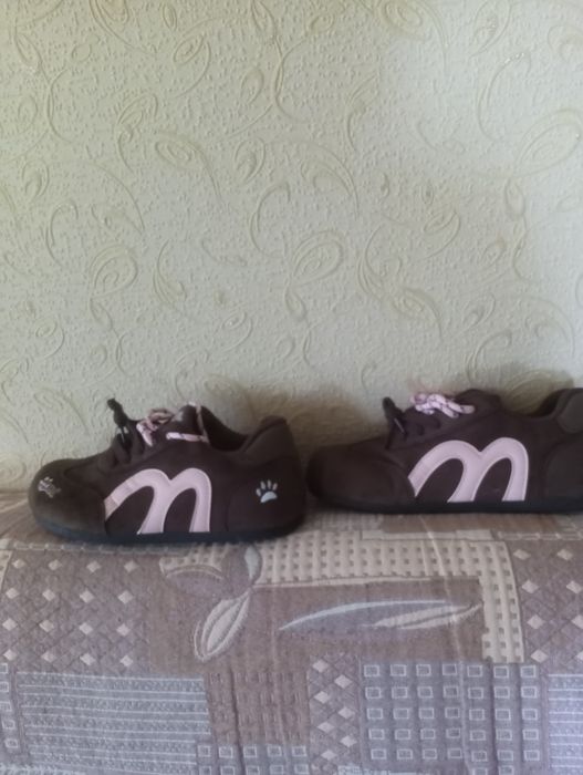 Продам кроссовки женские