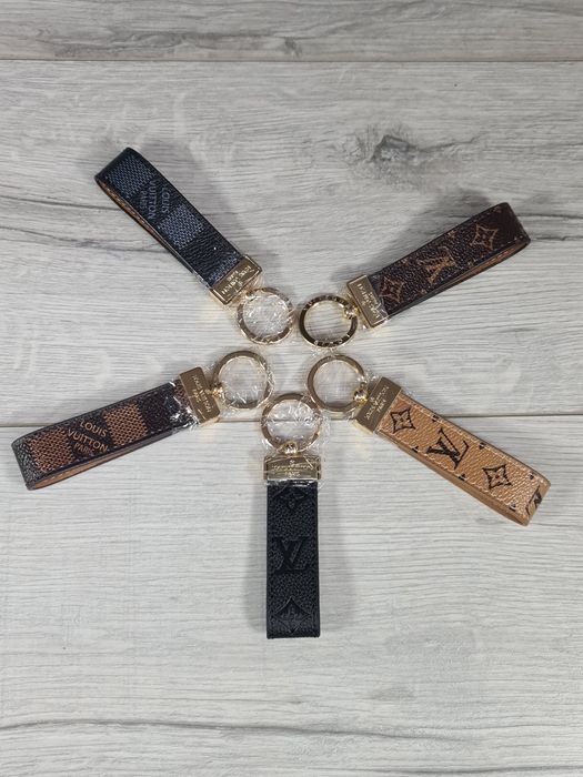 Breloc-Louis-Vuitton-LV-Piele-Premium-Nou