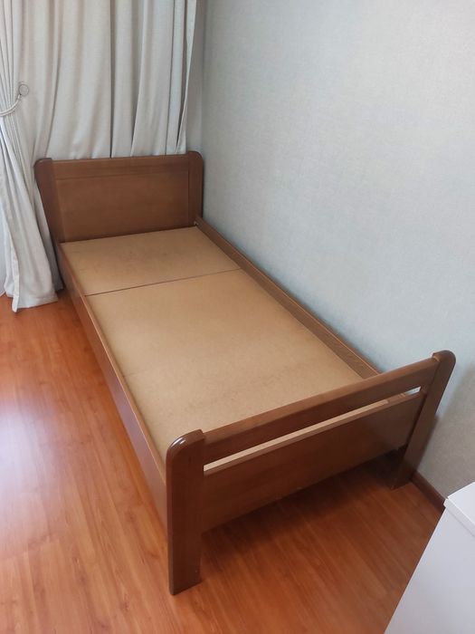 Продам кровать односпальный