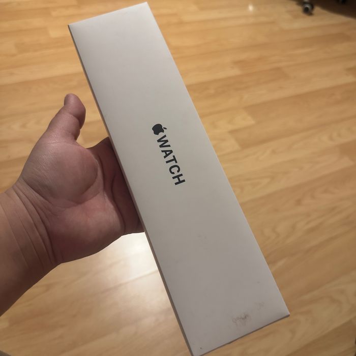 Продам с документами Apple watch SE