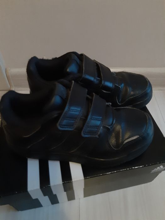 Маратонки Adidas размер 29