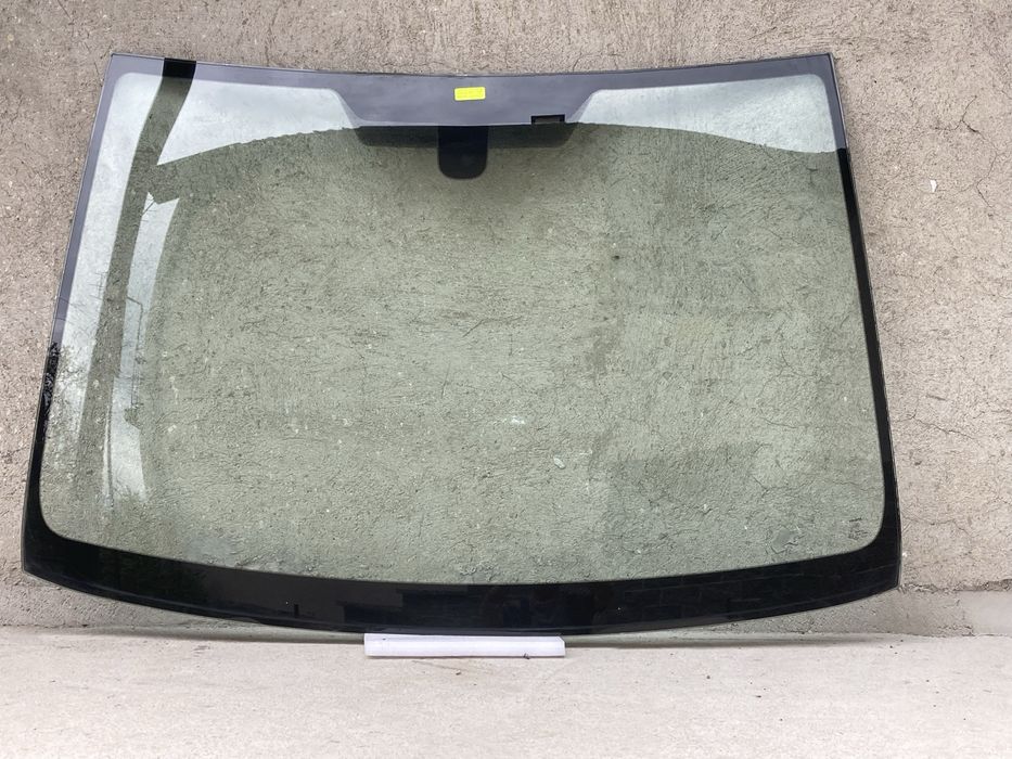Предно стъкло за тойота корола версо/toyota corolla verso 04-08г
