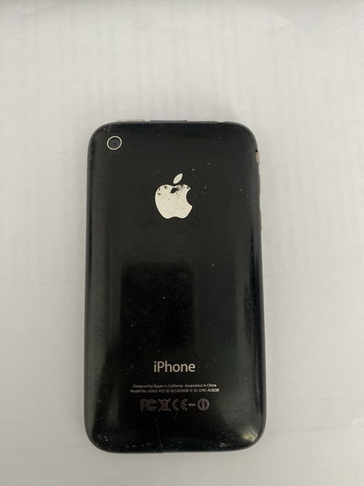 Продам телефон iphone 3