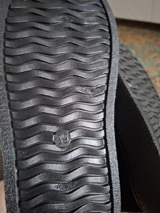 Продам уги новая