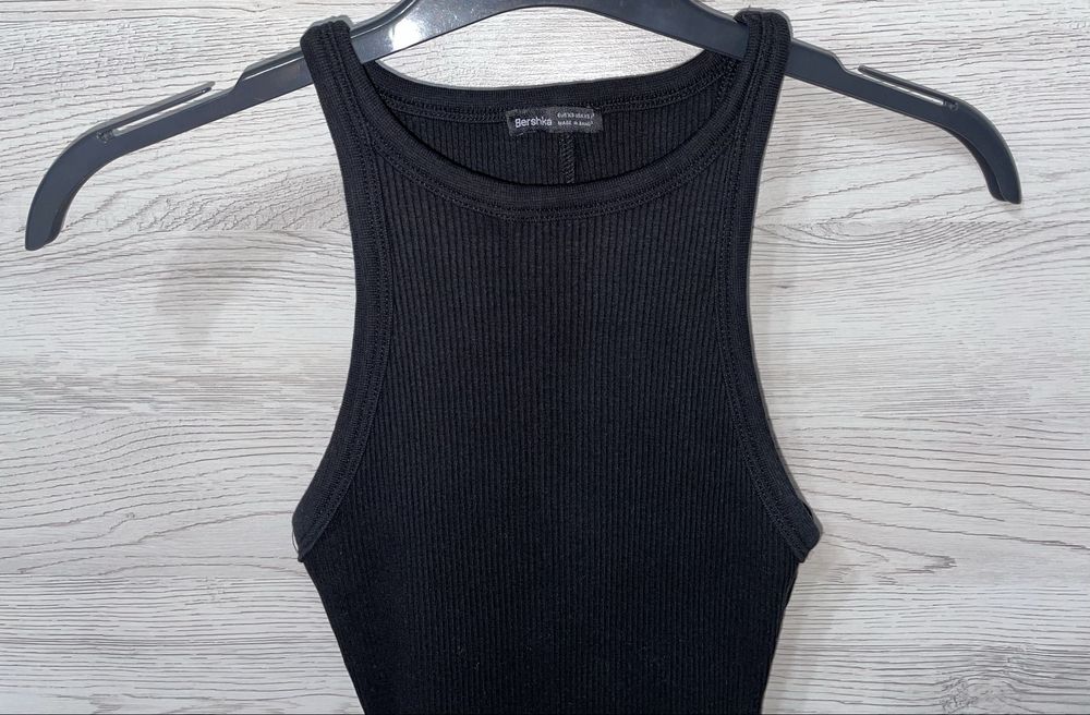Чёрное облегающее платье Bershka