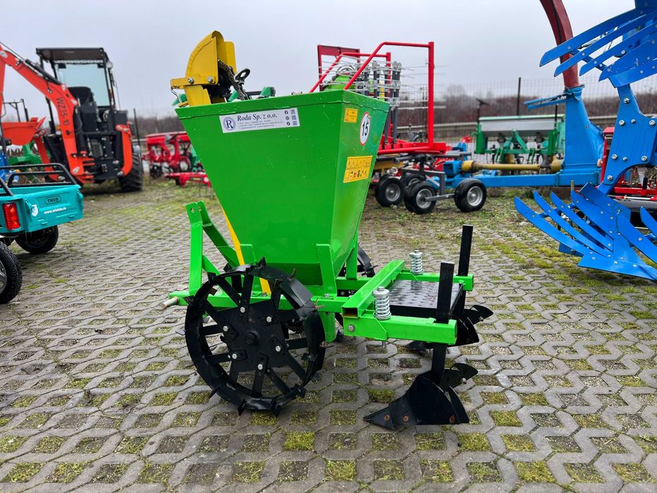 Utilaj de plantat cartofi pe un rand Taret nou Agramix