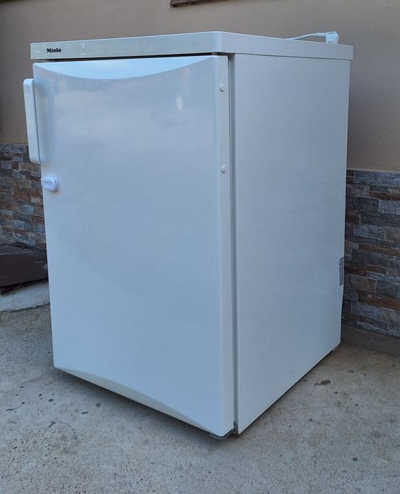 Хладилник с камера Miele