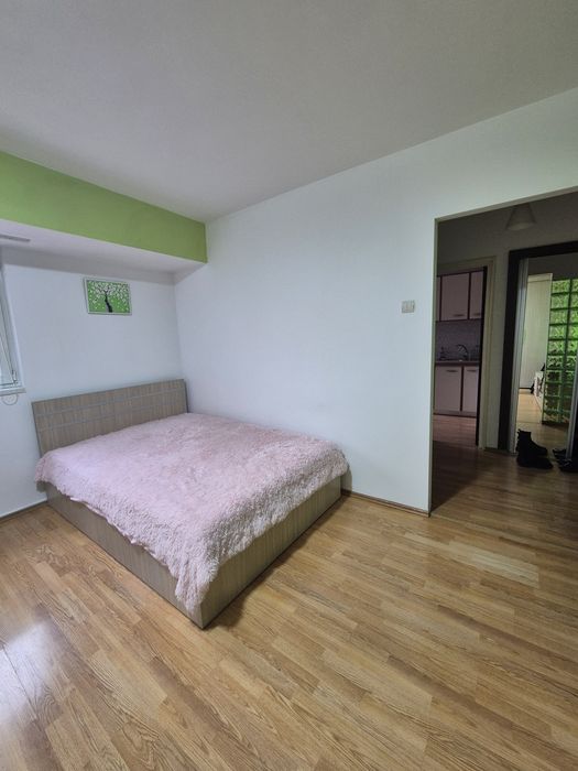 Proprietar, închiriez garsoniera colentina  370€.