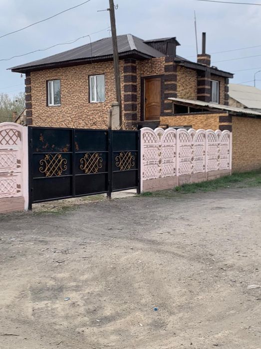 Продам коттедж на Высточном вдоль дороги