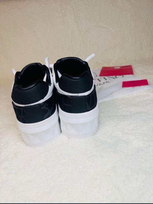 Valentino Garavani One Stud Premium unisex