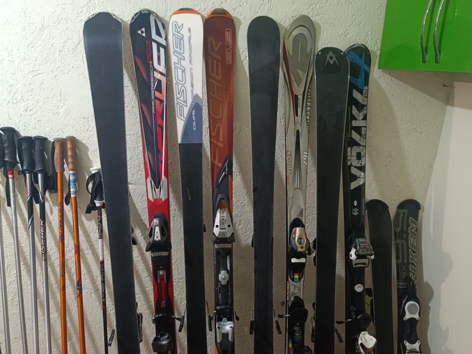 Лыжи от 40000, сноуборды от 30000, палки от  7000, ботинки 13000, чехл
