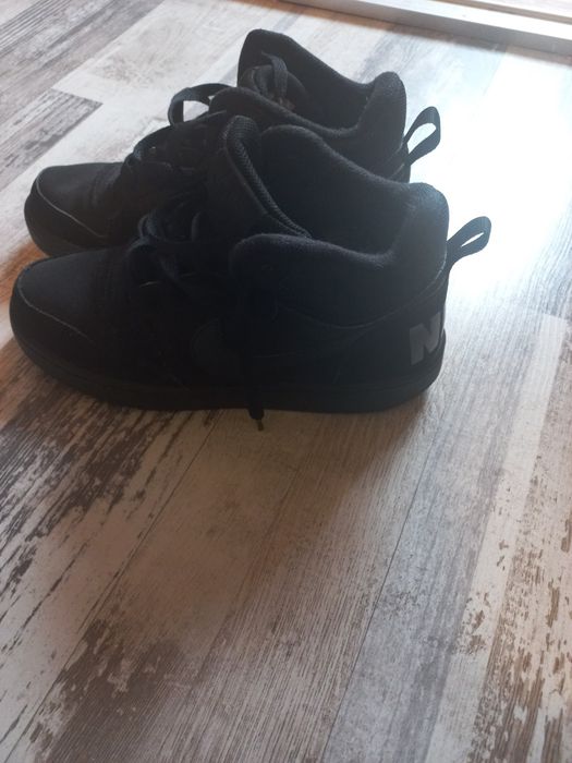 Vând adidasi Nike