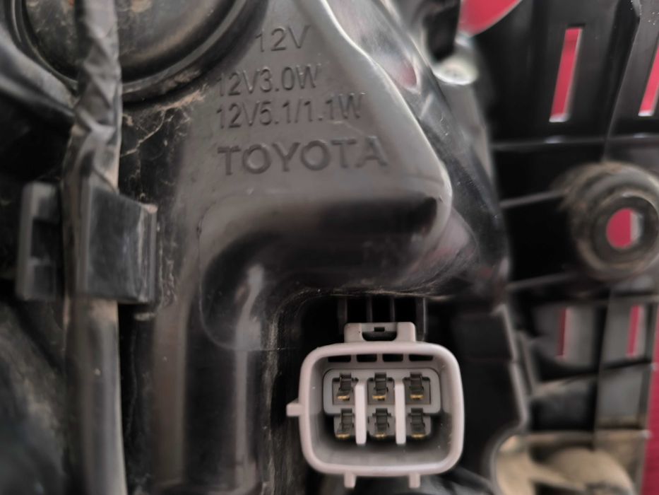 Десен външен LED стоп за Toyota C-HR