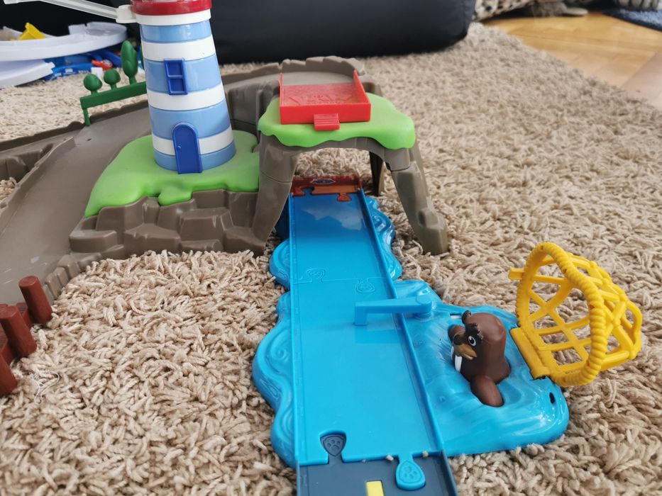 База на Paw patrol с писта и камионче
