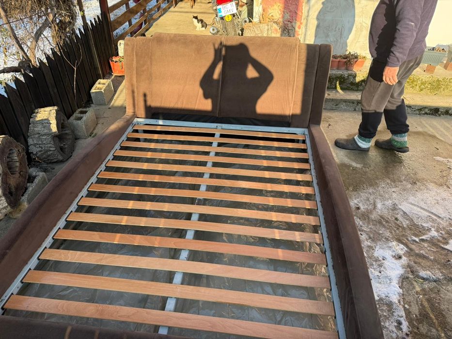 Vând Pat matrimonial