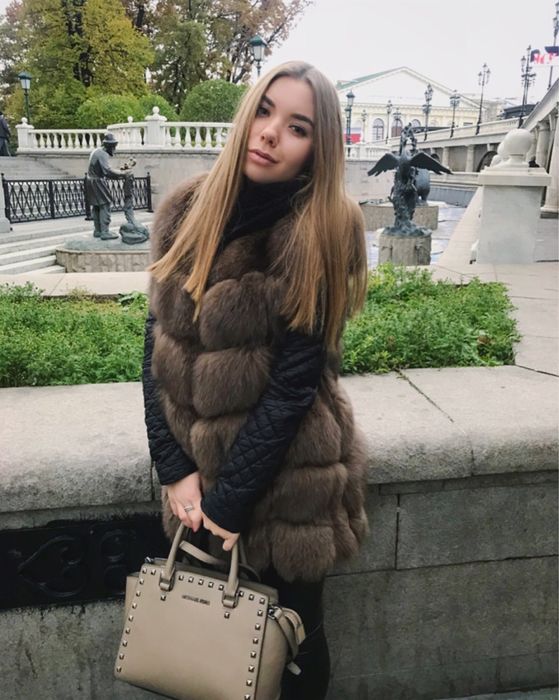 Жилетка коричневая. Песец