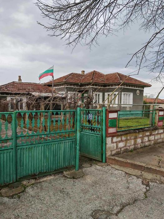 Продава  се къща.в село Срацимир