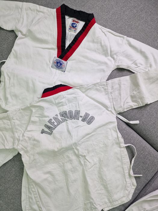 Протектор,  шлем ,  бандаж ,  шитки,  перчатки, кимоно,  продам