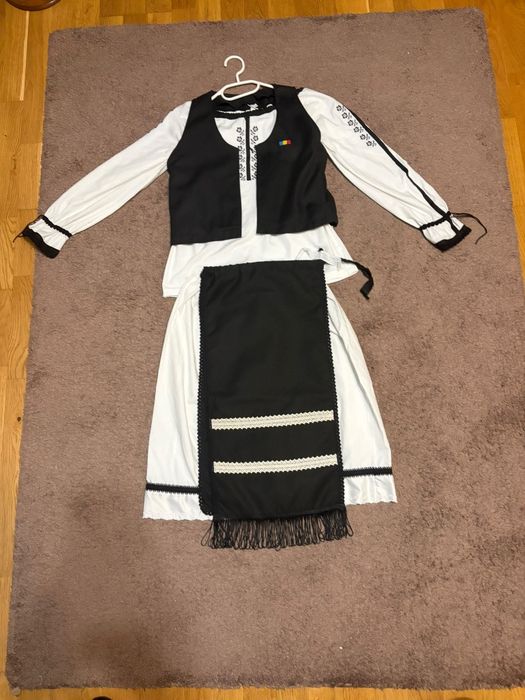 Costum popular fetite