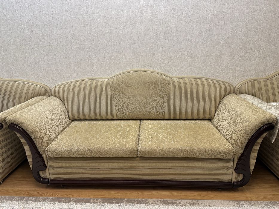 Продается комплект диванов