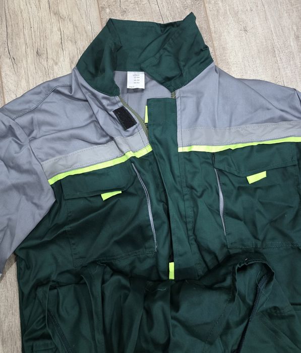 Продам спецовку новую