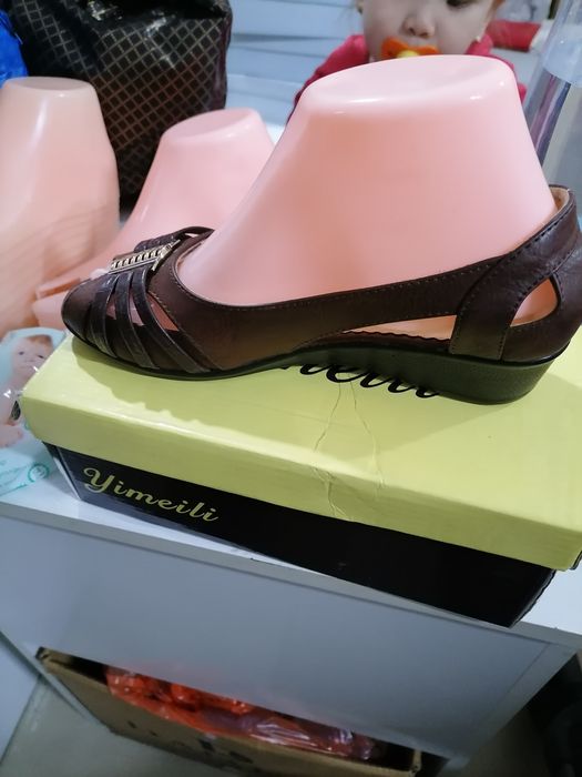 Продам туфли демисезонные новые