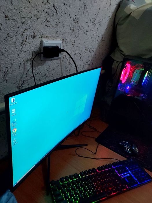 Intel core i5 4570
Ssd 512 gb
Video karta RX 580 8 gb
Ram 16 gb
x7 gam