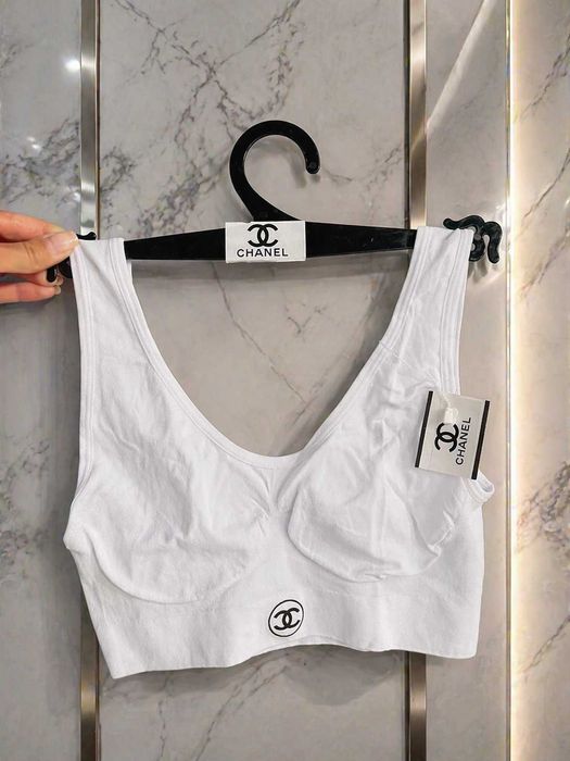 бял кроп топ ластичен сутиен потник горница с бяла къса тениска блузка шанел chanel без подплънки медицински сутиен