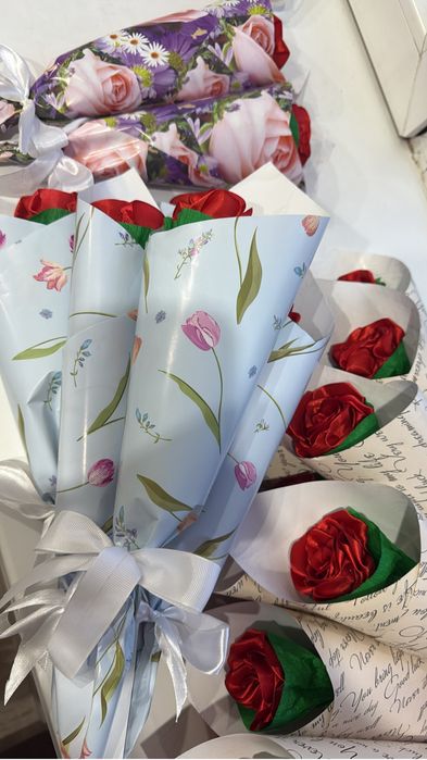 Розы из атласных лент
