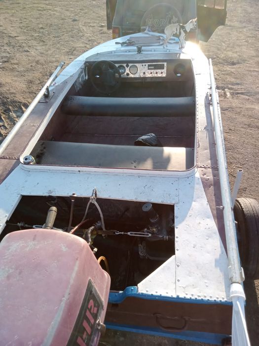 Продам лодку с мотором