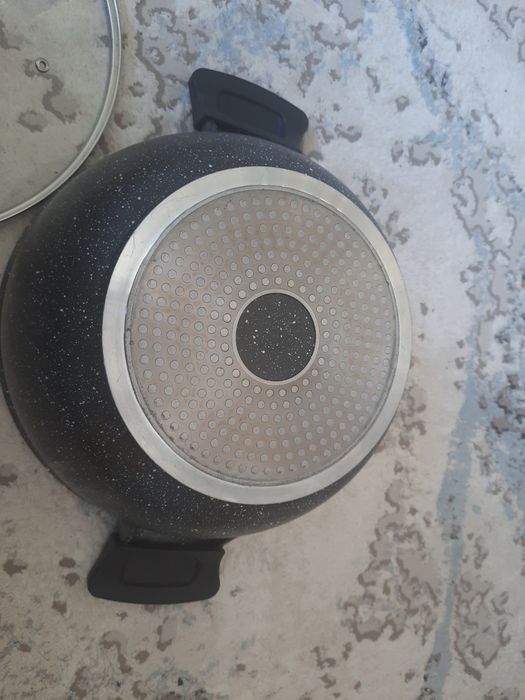 Продам казан с крышкой