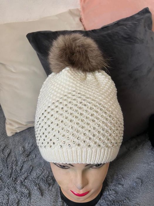 Шапка с естествен пух