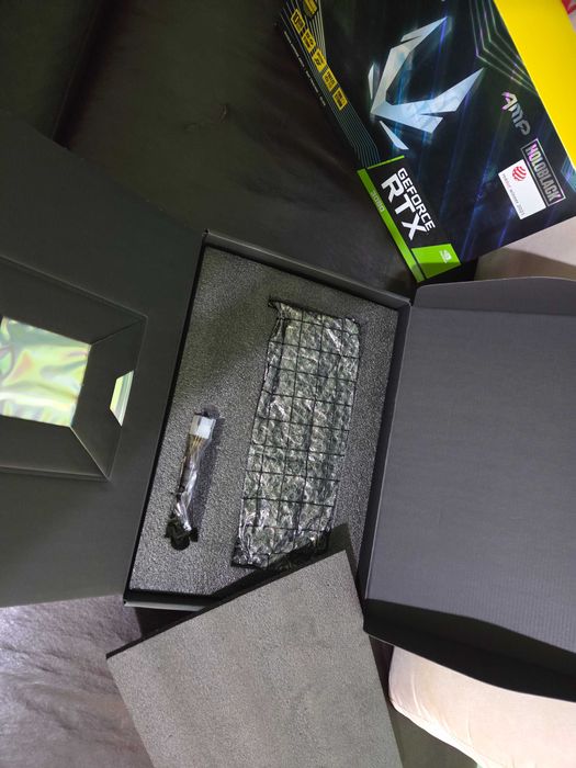 RTX 3080 - 10 GB Zotac gaming AMP HOLOBLACK