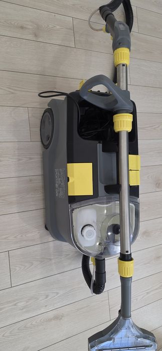 Продам профессиональный моющий пылесос Karcher Puzzi 10/2