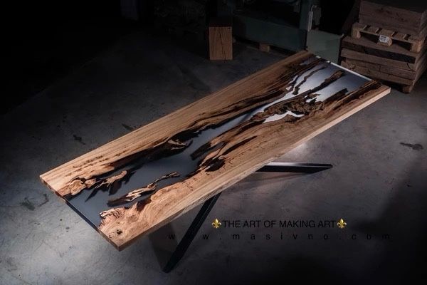 Трапезна маса от дърво и епоксидна смола