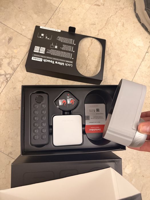 Incuietoare inteligenta switchbot smartlock ultra touch combo noua sigilata