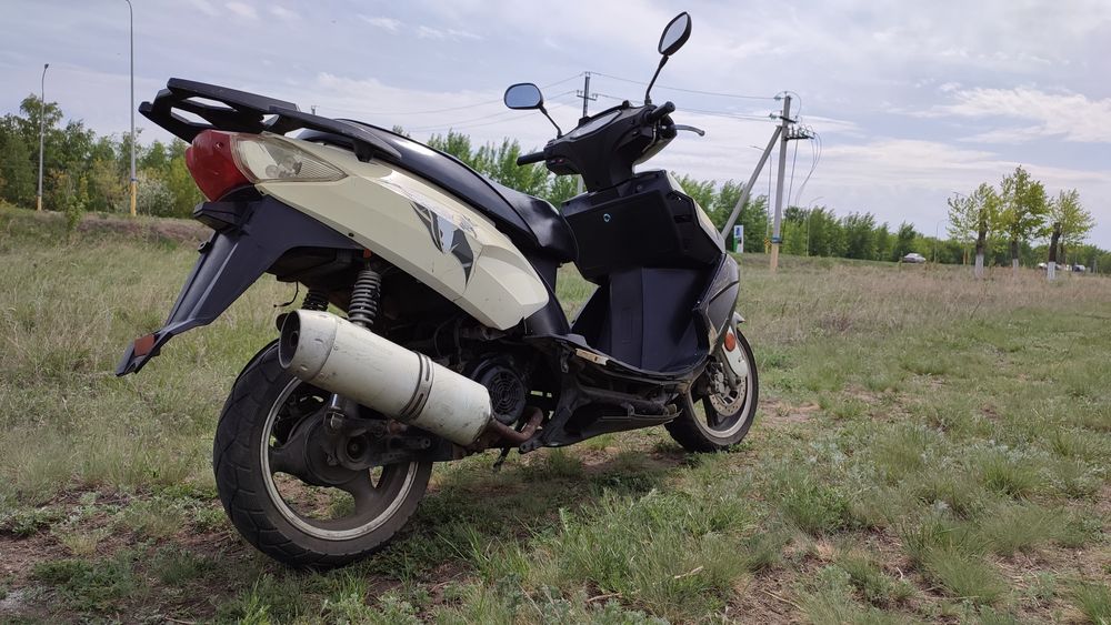 Продам скутер raser stells