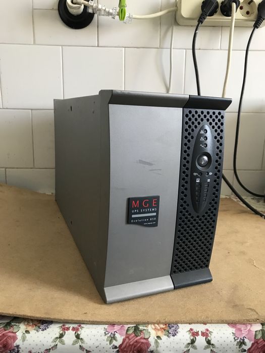 UPS  Eaton Evolution 850