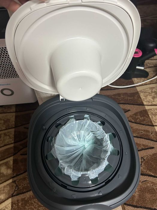 Tommee Tippee Хигиенен кош Twist & Click (бял) + 2 бр. резервни касети