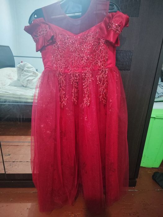 Продам платье на девочку