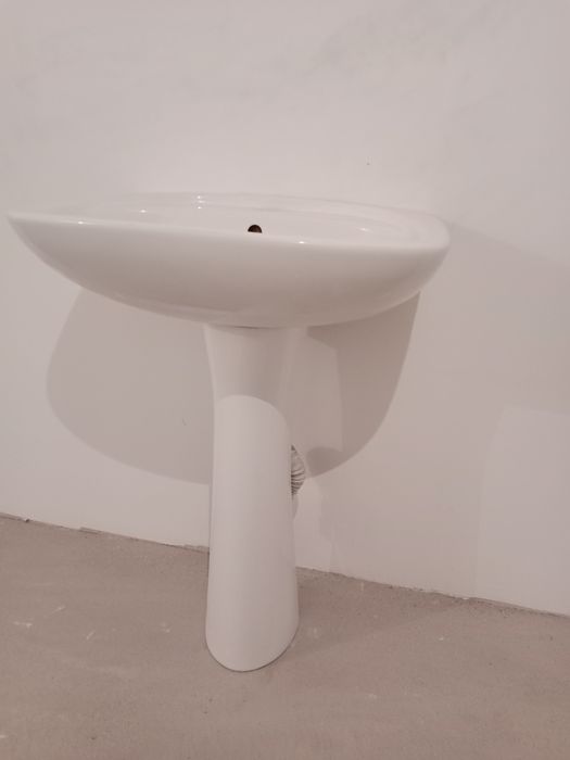 Продам раковину с пьедесталом