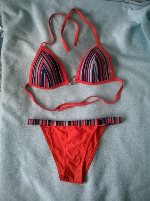 Оранжев бански с пъстро горнище