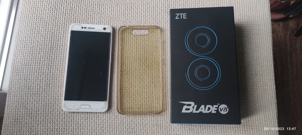 Продавам ZTE Blade V8 смартфон