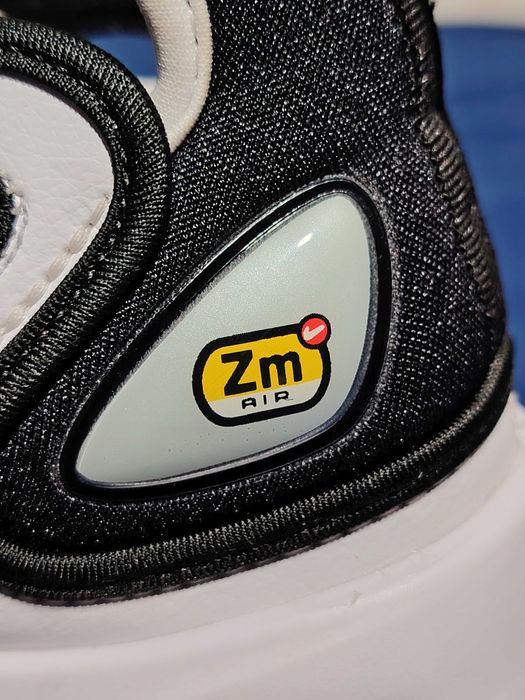 NIKE ZOOM 2K adidași mărimea 40, interior 25,5 cm.