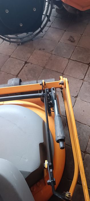 STIGA READY  (tractoras de tuns iarba)