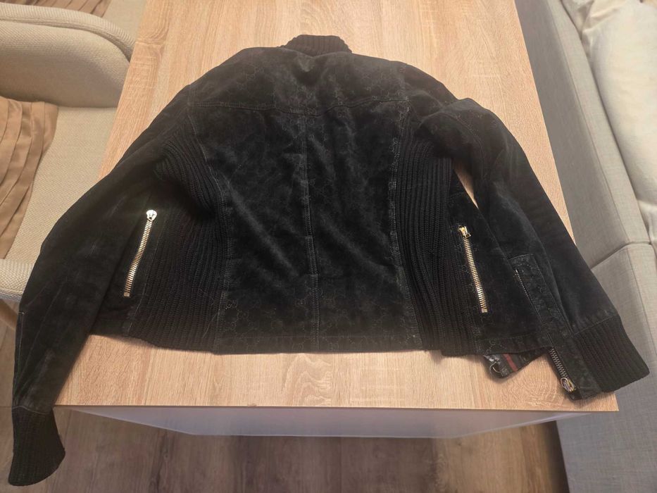 Vând geacă Gucci originală, din piele întoarsă naturală