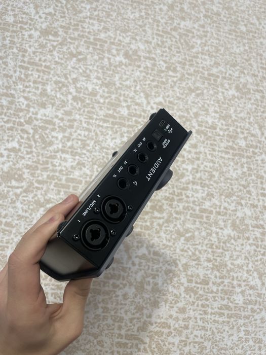 Звукавая карта Audient + микрафон Se8